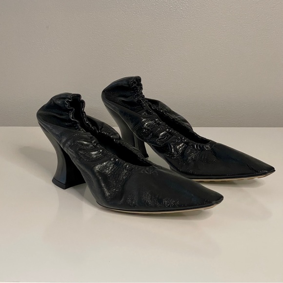 BOTTEGA VENETA Crushed Nappa Almond Pumps 70mm, Black - Picture 4 of 11